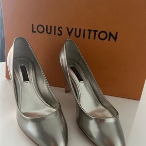 The shoes are new, we bought them in France and never wore them.